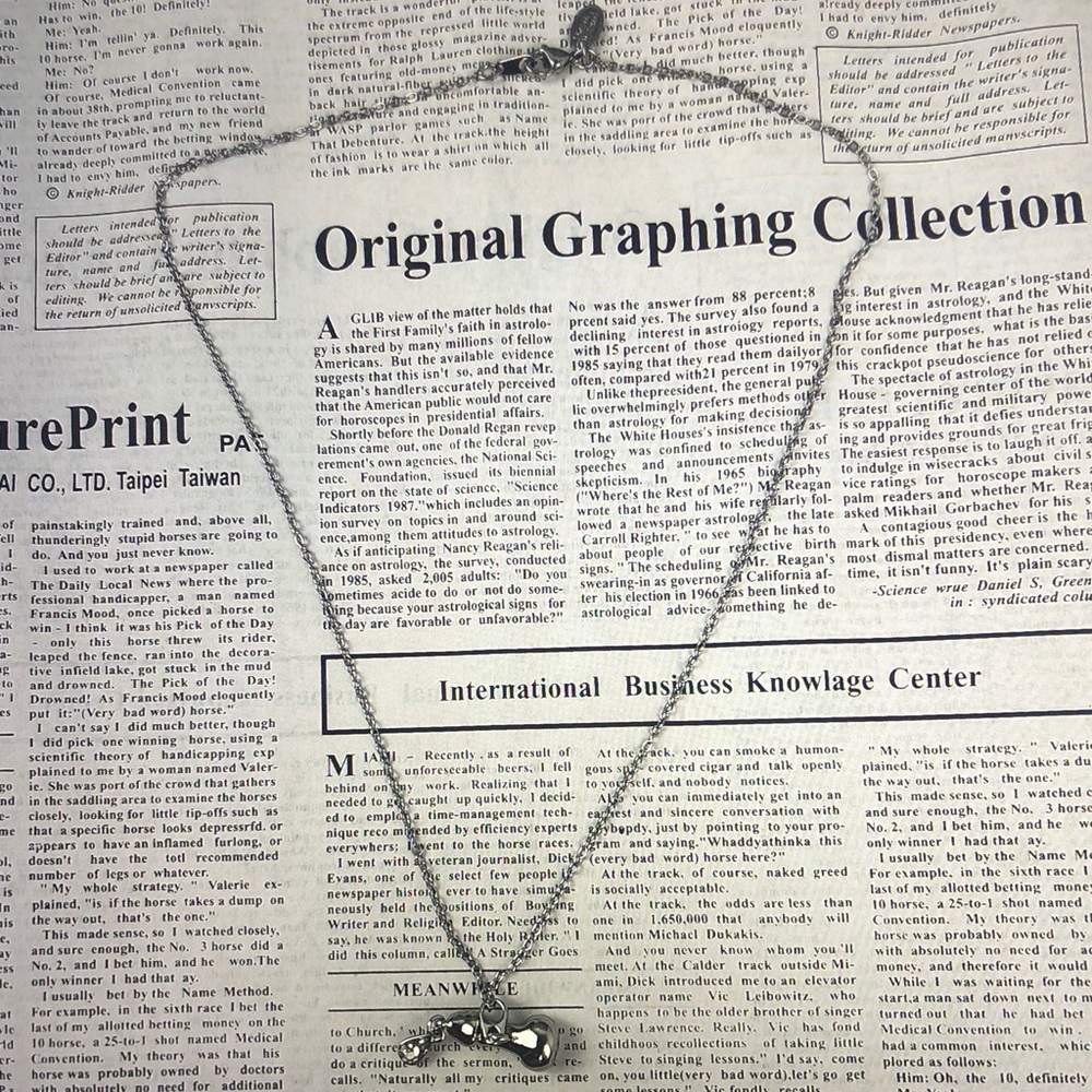 Chic Silver Necklace with Pendant